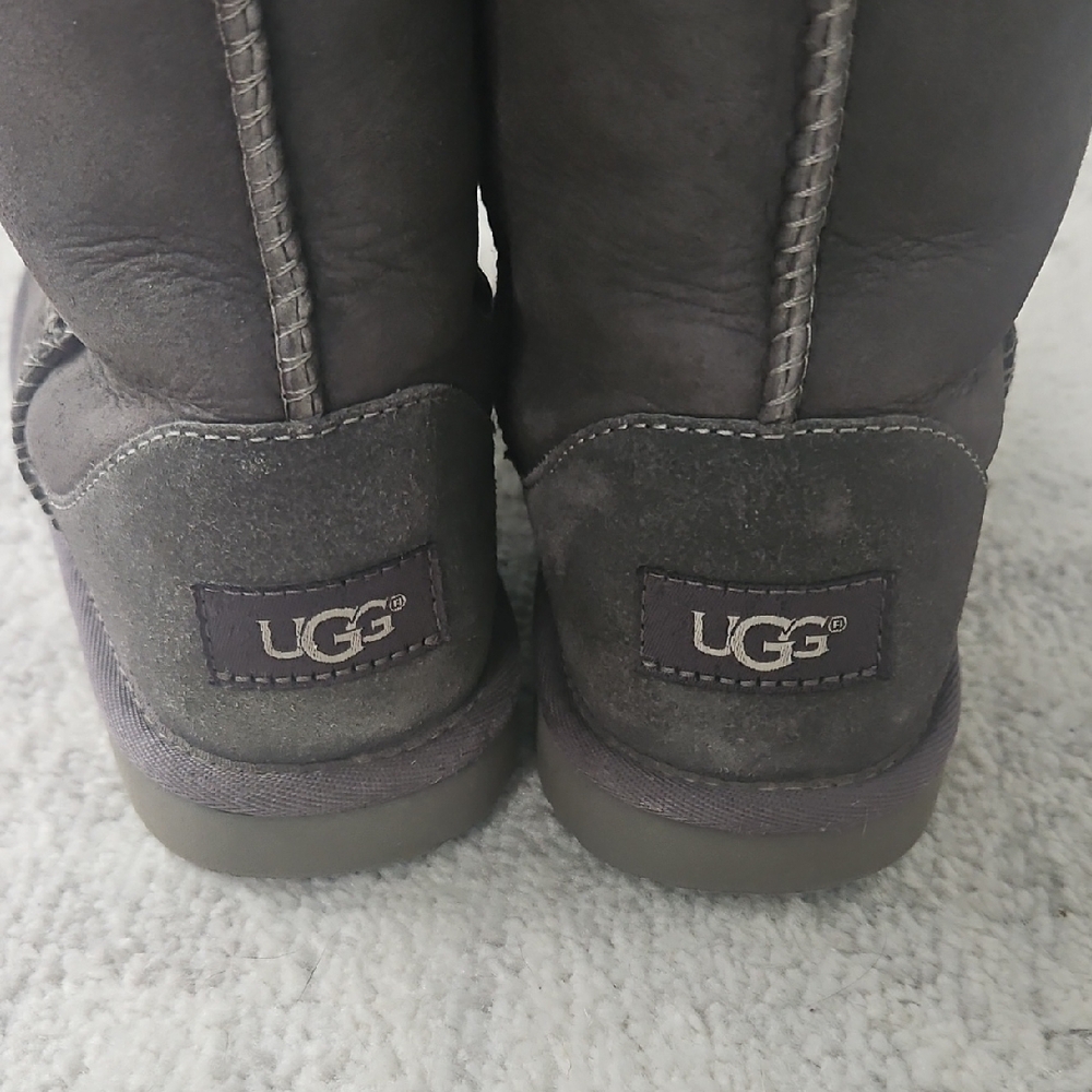 UGG Womens Gray Suede Boots Size 5-6 Great Condition